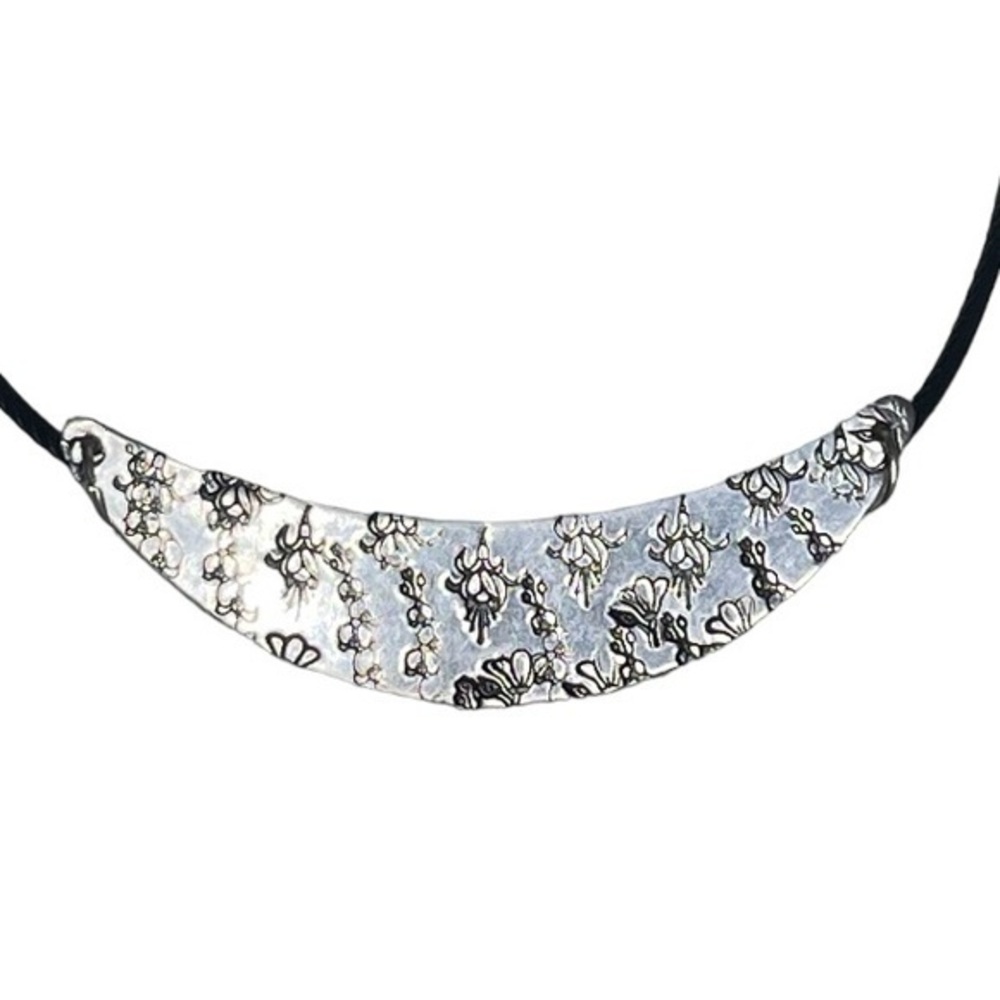 Handmade stamped floral silver pendant adjustable black leather cord necklace - Picture 7 of 7